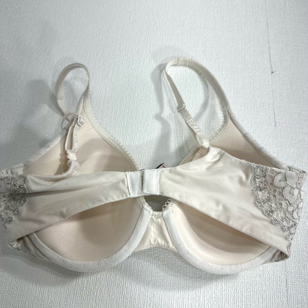 Victoria’s Secret body by Victoria lined perfect white silver bra size 32D - Picture 3 of 8